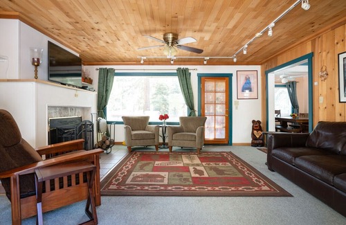 Brockway Casa | Tranquil Tahoe Retreat with WiFi, easy walk to beach