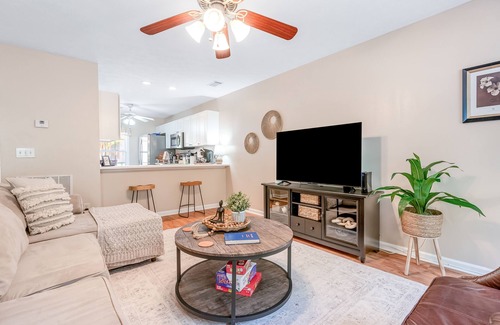 Auburn Casa | Tranquil townhome near campus with seasonal pool access & private patio
