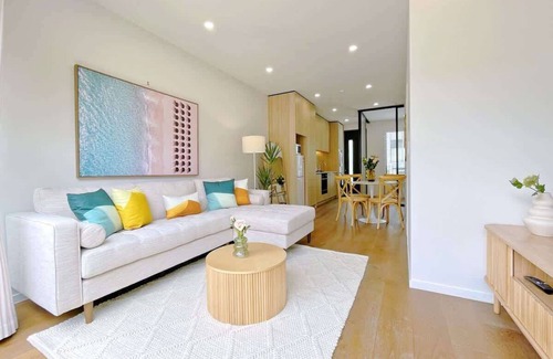 Grey Lynn Condominio | Tranquil Townhouse 2BR & 1 Study with Free Parking