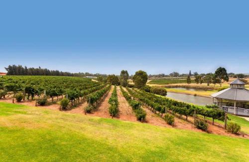 Bassendean Casa | Tranquil Tree Views 2 Bedroom 2 Bathroom Apartment