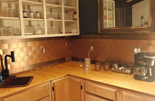 Canton Cabaña | Tranquil Treehouse Cottage 10 mins from Downtown Canton