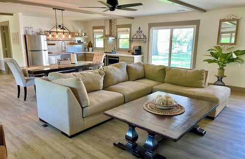 West Shore Casa | Tranquil, upscale house tucked in the woods near Perry Lake, Kansas.