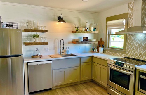 West Shore Casa | Tranquil, upscale house tucked in the woods near Perry Lake, Kansas.