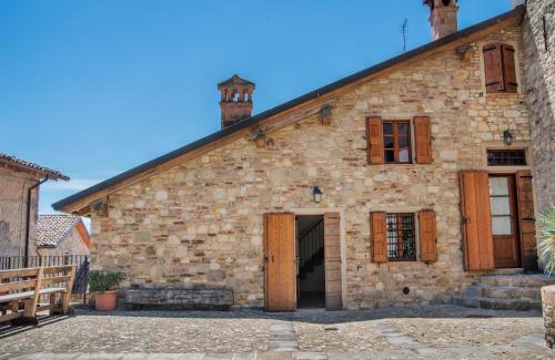 Ca' de' Grimaldi Casa | Tranquil Village Stay with Fireplace