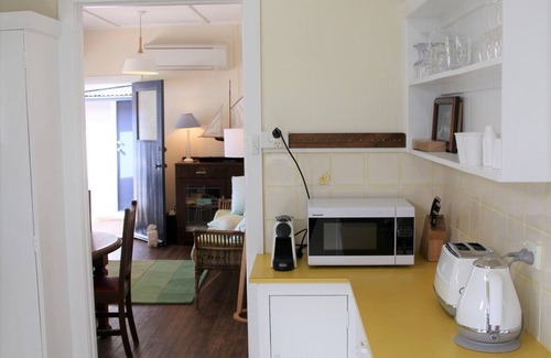 Sydney Cabaña | Tranquil waterfront cottage