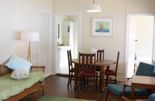 Sydney Cabaña | Tranquil waterfront cottage