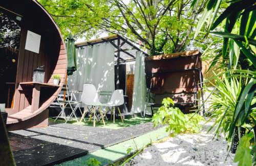 Coldharbour Apartamento | TranquilHaus! 3BR Retreat with Spa Saunas, Hot Tub & Garden Cinema