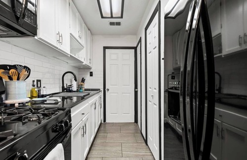 South Side Casa | Tranquility Cottage: Charming 2BR Corpus Christi retreat, central location