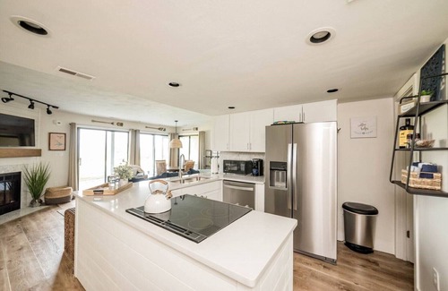 North Shore Condominio | Tranquility Cove at Smith Mountain Lake —Your Home Away From Home!
