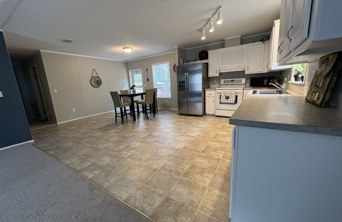 Land O' Lakes Casa | Tranquility house close to airport, beach, mall, park, zoo.