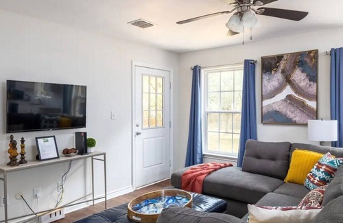 Cibolo Casa | Tranquility in the City, 6 BR, Backyard Oasis