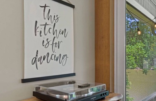 Greenville - Spartanburg Casa | Tranquility on the Lake- Greenville Lakehouse!