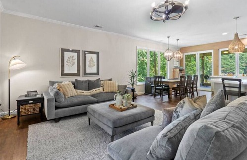 Greenville - Spartanburg Casa | Tranquility on the Lake- Greenville Lakehouse!