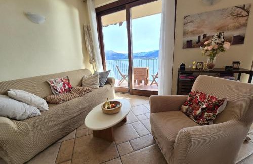 Oggebbio Apartamento | Traum-Balkon mit Panoramablick und Pool am Lago Maggiore