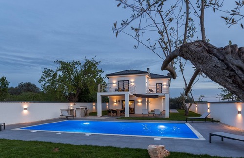 Radini Casa | Traumvilla 260 qm mit Meerblick für bis zu 8 Personen und Pool zur Alleinnutzung