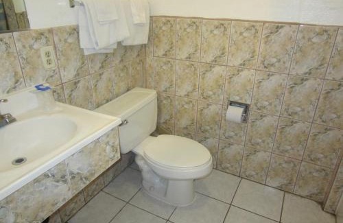 South Wrigley Hotel | Travel Eagle Inn Motel