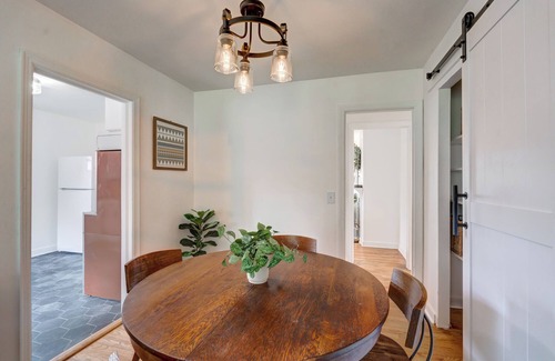 Bay Creek Casa | Travel Nurse’s Modern Bungalow! Cozy 3 Bedroom Home