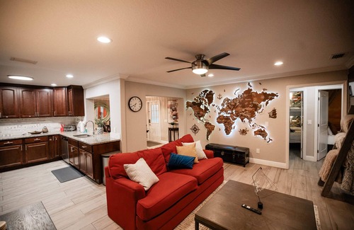 Maitland Casa | *Travel Themed Property with Backyard Oasis*