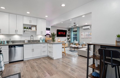 Oak Park Casa | Traveler's Dream Retreat: Cozy home w/Private Pool