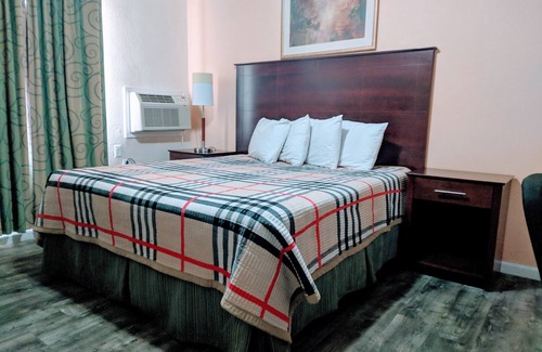 Clearwater Hotel | Travelers Inn Clearwater