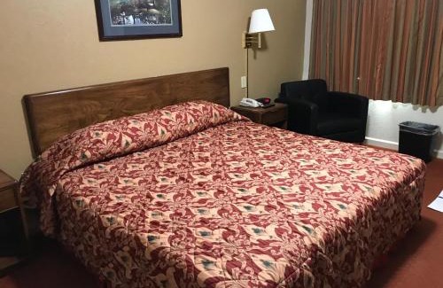 New Martinsville Hotel | Travelers Inn