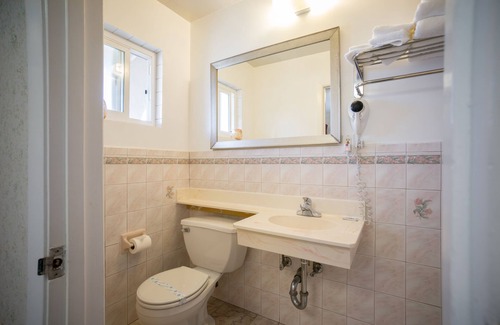 South San Francisco Hotel | Travelers Inn