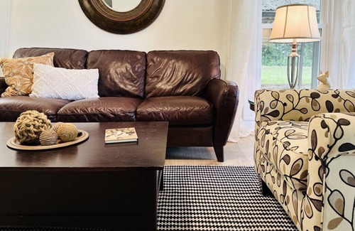 Travelers Rest Casa | TRAVELERS REST'S SUNFLOWER JOY