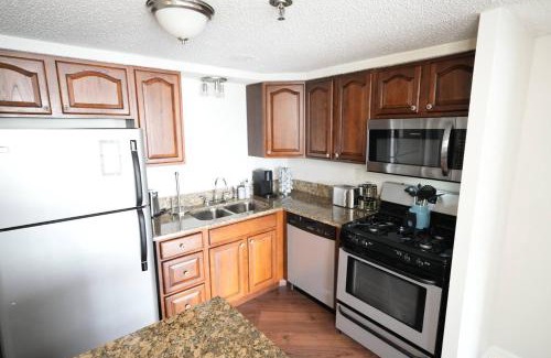 North Capitol Apartamento | Traveling nurses and professionals Parking included Pet friendly Downtown