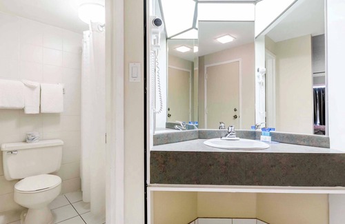 Mauricie Hotel | Travelodge by Wyndham Trois-Rivieres