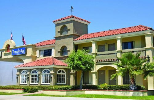 Downtown Hotel | Travelodge by Wyndham Costa Mesa Newport Beach Hacienda