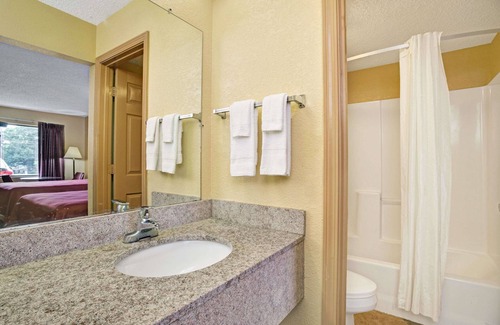 Forest Park Hotel | Travelodge by Wyndham Forest Park Atlanta South