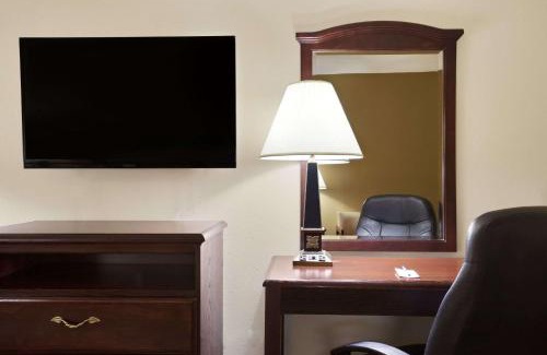 La Porte Hotel | Travelodge by Wyndham La Porte/Michigan City Area