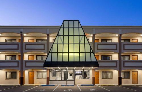 Manhasset Cabina | Travelodge by Wyndham Manhasset