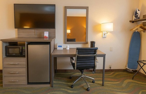 Muskegon Heights Hotel | Travelodge by Wyndham Muskegon