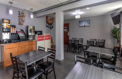 Muskegon Heights Hotel | Travelodge by Wyndham Muskegon