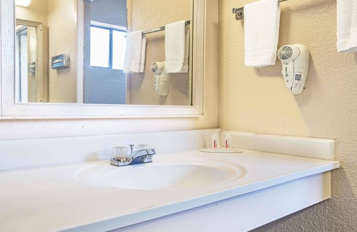 Turlock Hotel | Travelodge by Wyndham Turlock