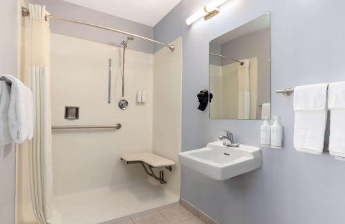 Fisherman's Wharf Hotel | Travelodge by Wyndham by Fisherman's Wharf