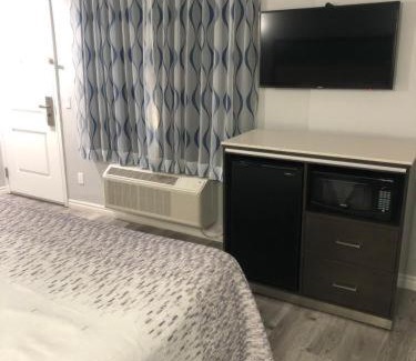 Walnut Valley Hotel | Travelodge Inn & Suites by Wyndham West Covina