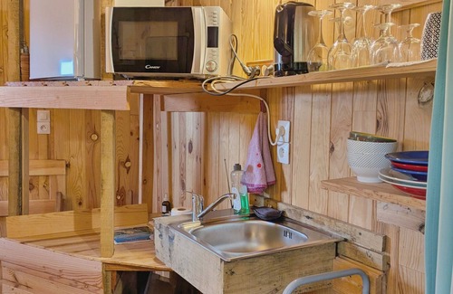 Saint-Thomas-de-Courceriers Cama Y Desayuno | Nido acogedor en el bosque con terrazas, piscina y desayuno incluido