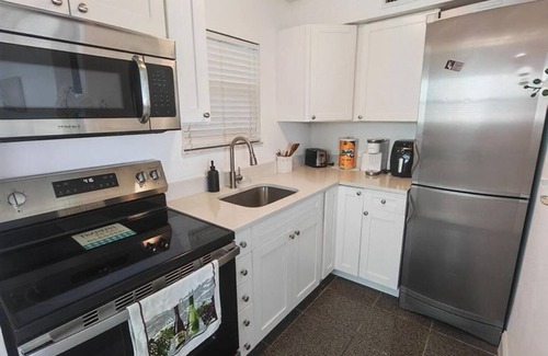 Capri Isle Condominio | Treasure Island Waterfront Oasis Minutes to Beach Dock Sunsets at John’s Pass
