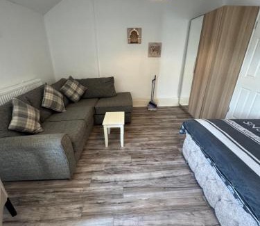 Tredegar Casa | Tredegar studio flat