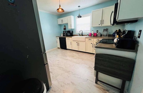 Pine Forest Casa | Family Retreat l Fenced yard I Outdoor Grill & Games I Near Ft Bragg