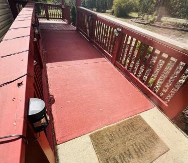 Pine Forest Casa | Tree Farm Stay Fire Pit & Grill WOW-King Suite