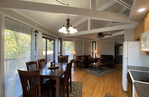 Jones Mills Cabina | Tree House Cabin on Lake Catherine