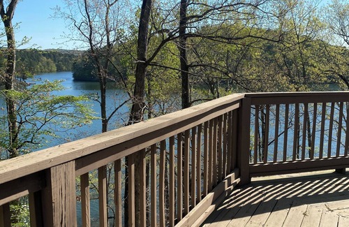 Jones Mills Cabina | Tree House Cabin on Lake Catherine