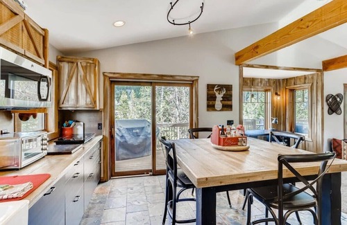 Weisshorn Casa | Tree House Cabin-Unique 2BR Home w/ Shared HotTub!