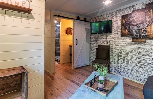 Lake Toxaway Cabaña | Tree House in Westridge - RELAXING COTTAGE WITH SPLIT LIVING AREA