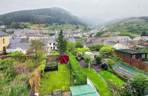 Port Talbot Casa | Tree Tops by STAE-Homes