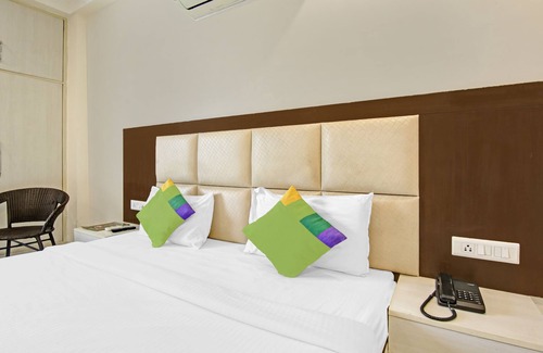 Noida Hotel | Treebo Apple Pie