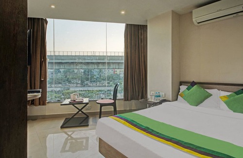 Kolkata Hotel | Treebo Glassotel